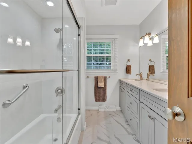 $625,000 | 1672 Ansonborough Drive, Chesterfield, MO 63017