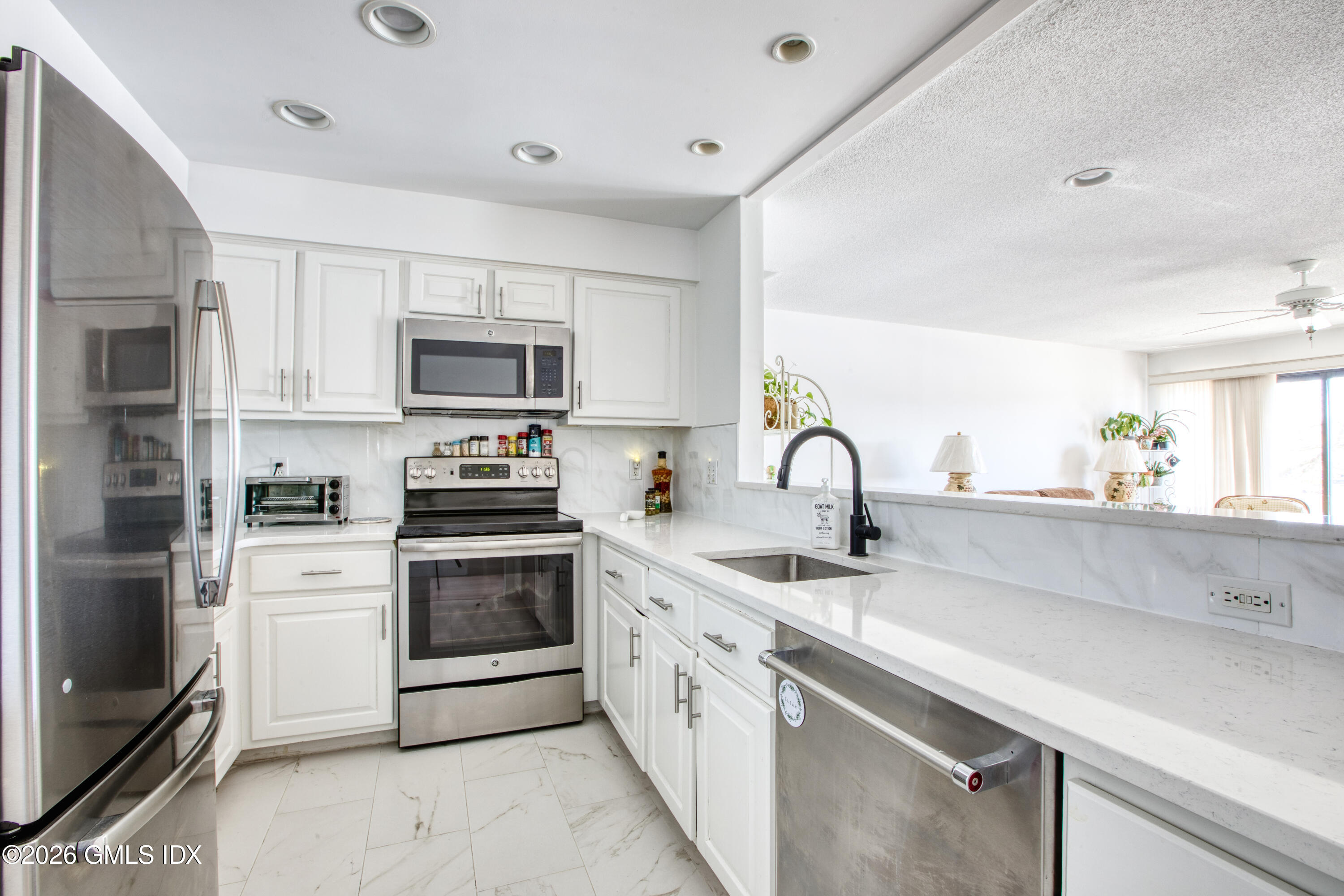 15 River Road, Unit 205 Cos Cob, CT 06807 - Photo 9 of 28 Kitchen