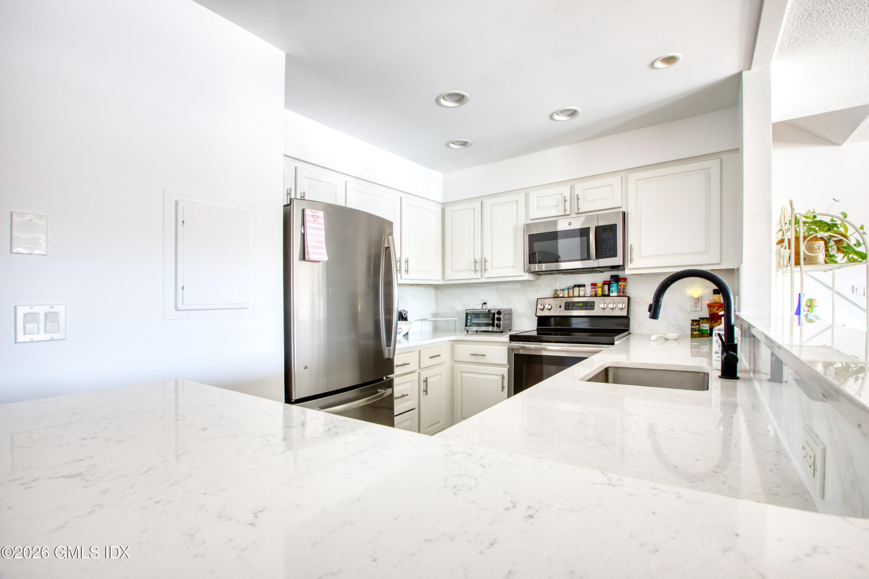 15 River Road, Unit 205 Cos Cob, CT 06807 - Photo 10 of 28 Kitchen