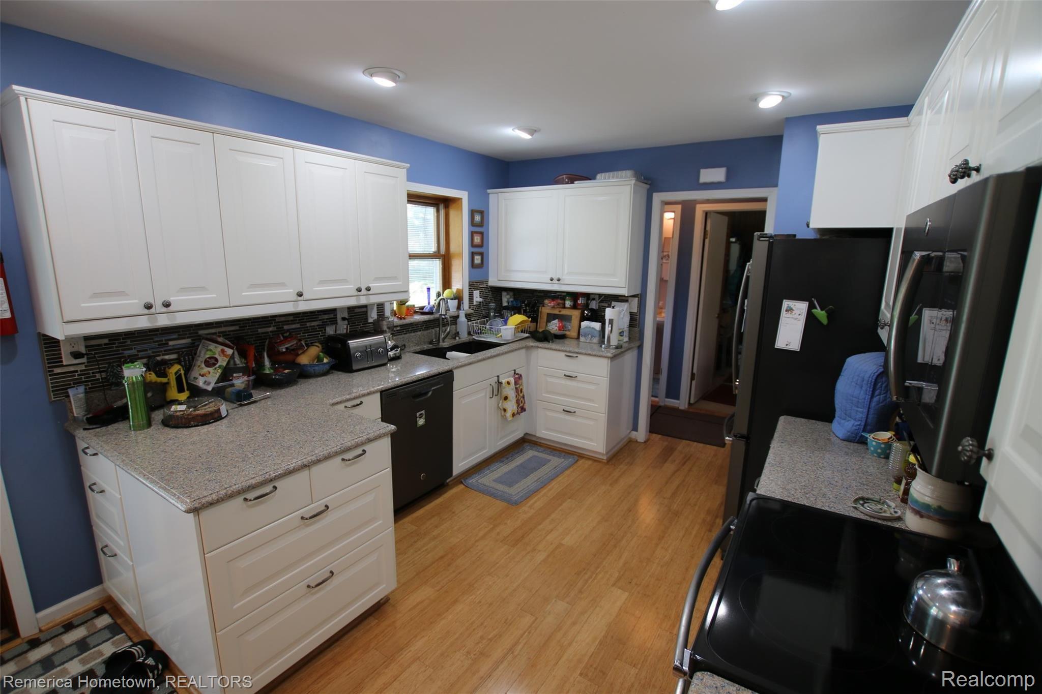 51311 Hanford Road Canton, MI 48187 - Photo 5 of 19 IMG_0908.JPG