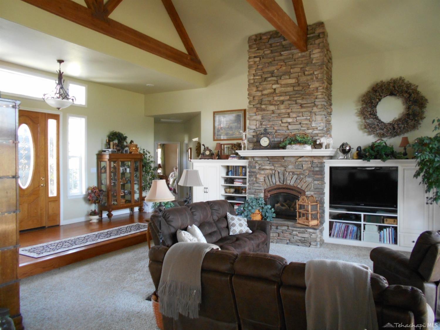29700 North Lower Valley Road Tehachapi, CA 93561 - Photo 17 of 83 Great room