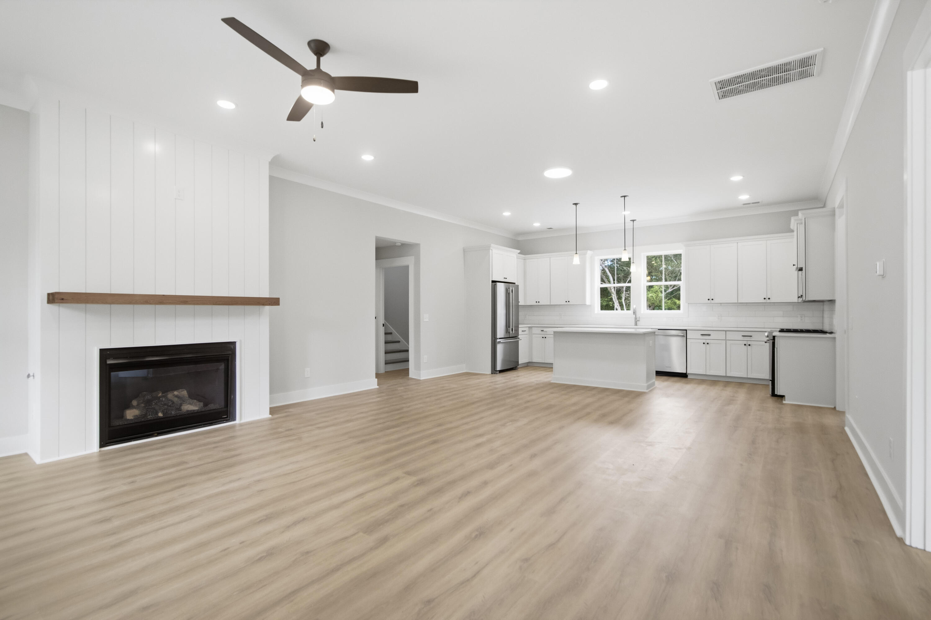 5972 Church Flats Road Meggett, SC 29449 - Photo 4 of 29 Living Room