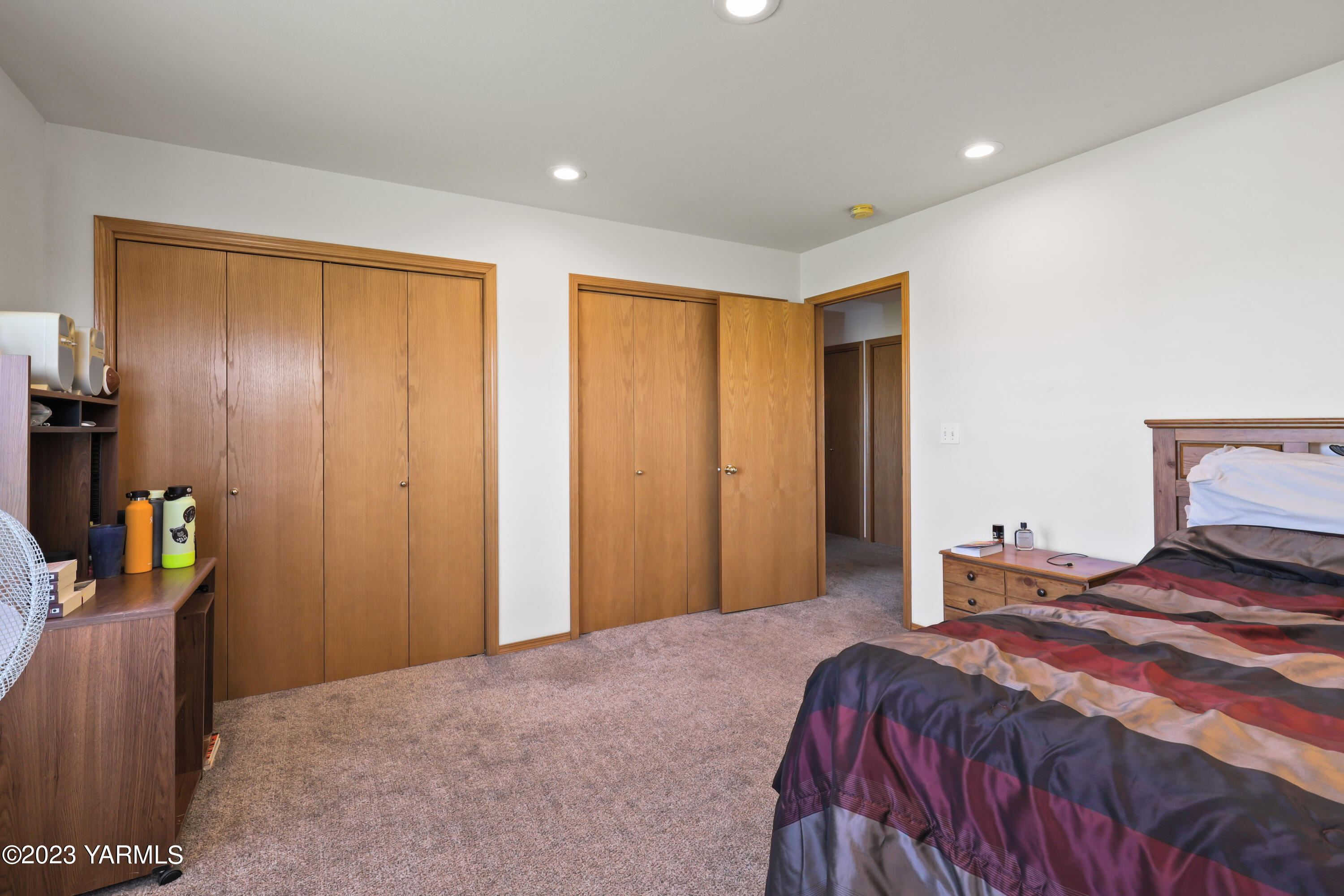 380 Wilson Road Yakima, WA 98901 - Photo 13 of 28 a bedroom with a bed and walk in closet