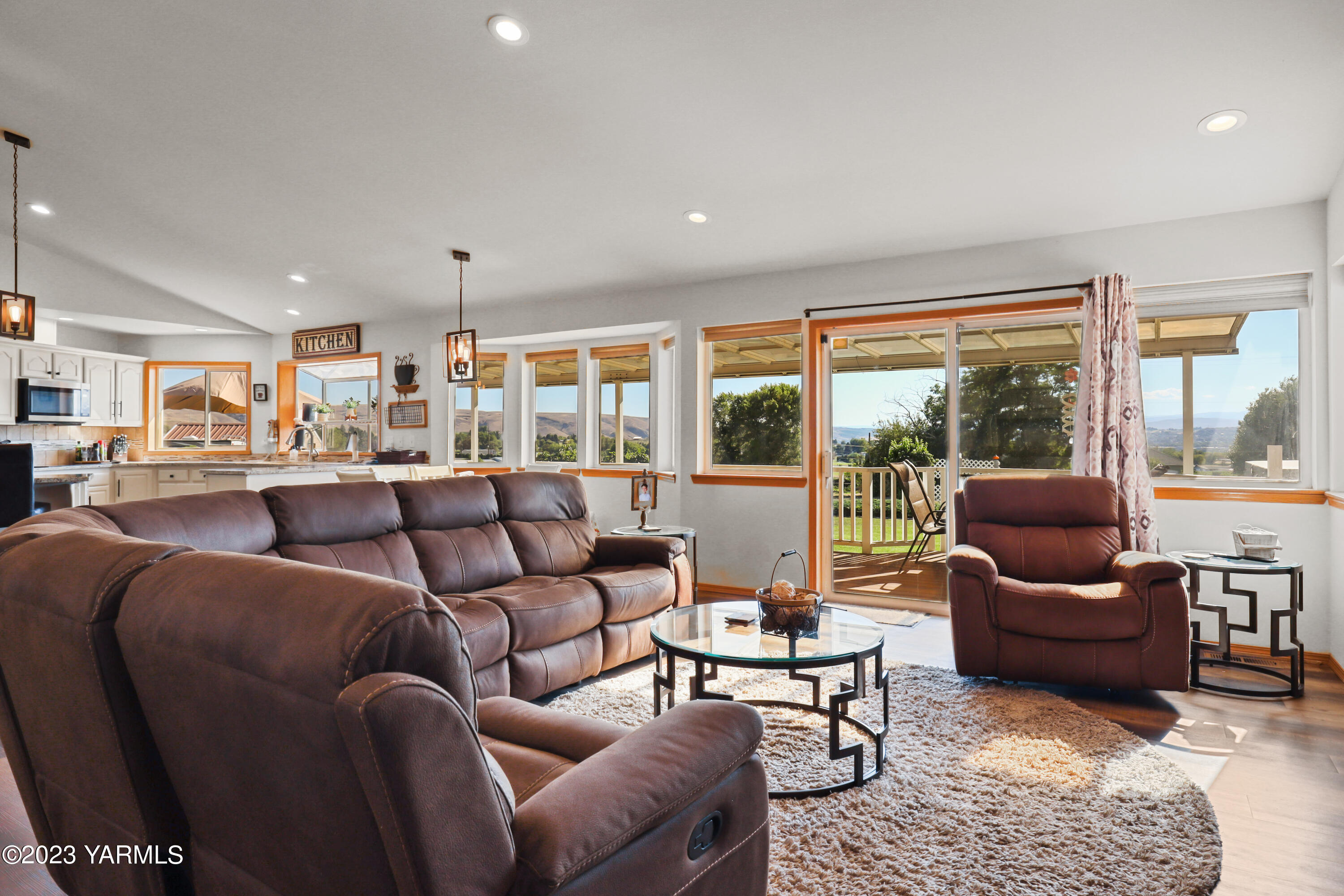 380 Wilson Road Yakima, WA 98901 - Photo 4 of 28 a living room with furniture and a large window