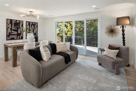 $2,649,000 | 1023 109th Avenue Southeast, Bellevue, WA 98004