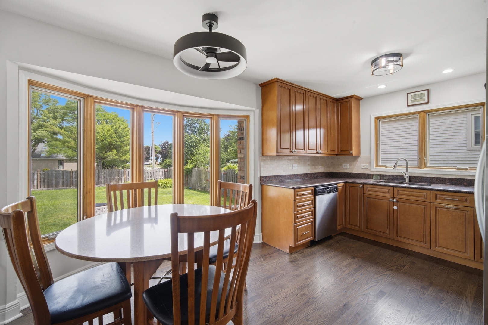 3115 North Stratford Road Arlington Heights, IL 60004 - Photo 5 of 23