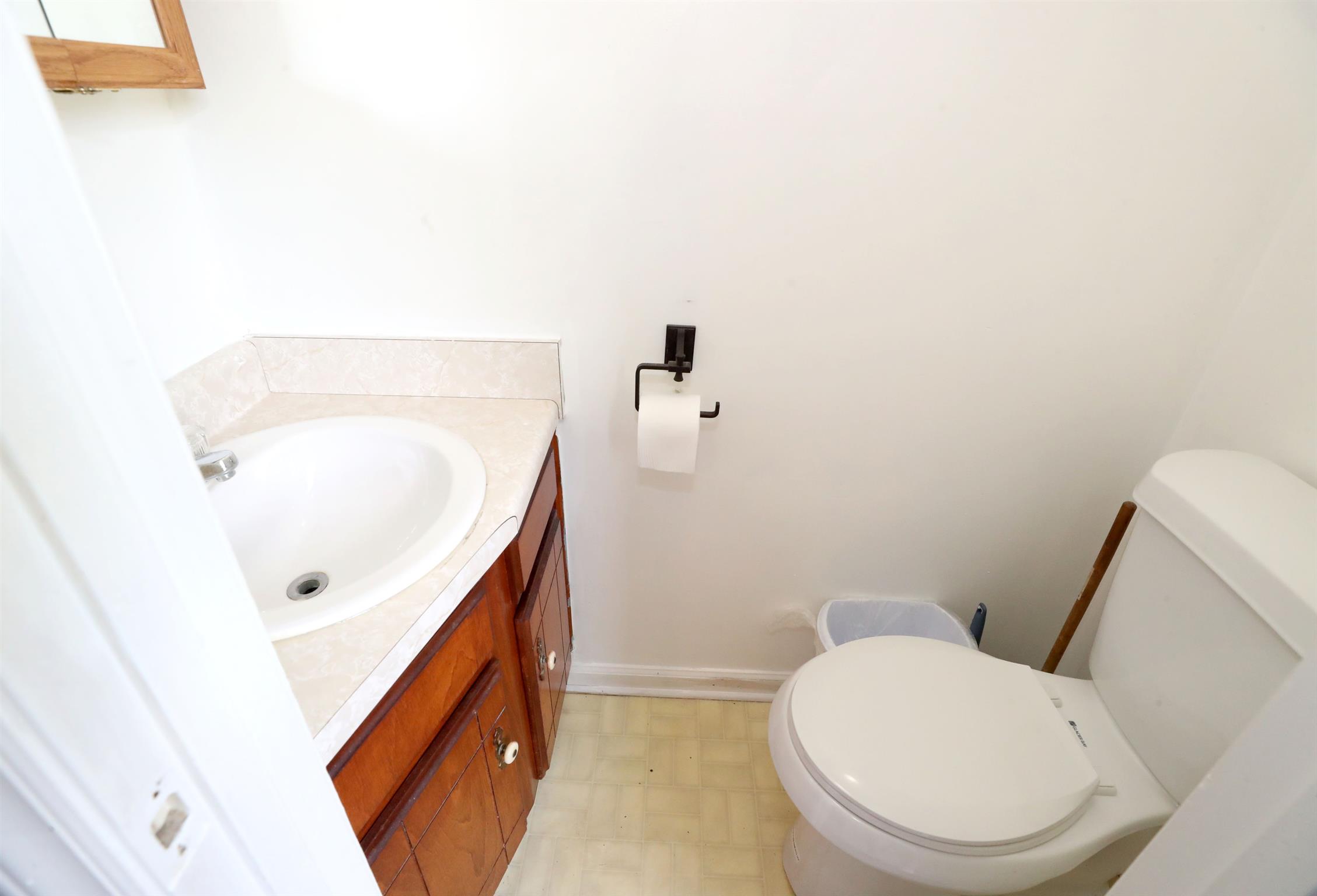 3412 Joe Brown Road Murfreesboro, TN 37129 - Photo 9 of 24 Master 1/2 Bath