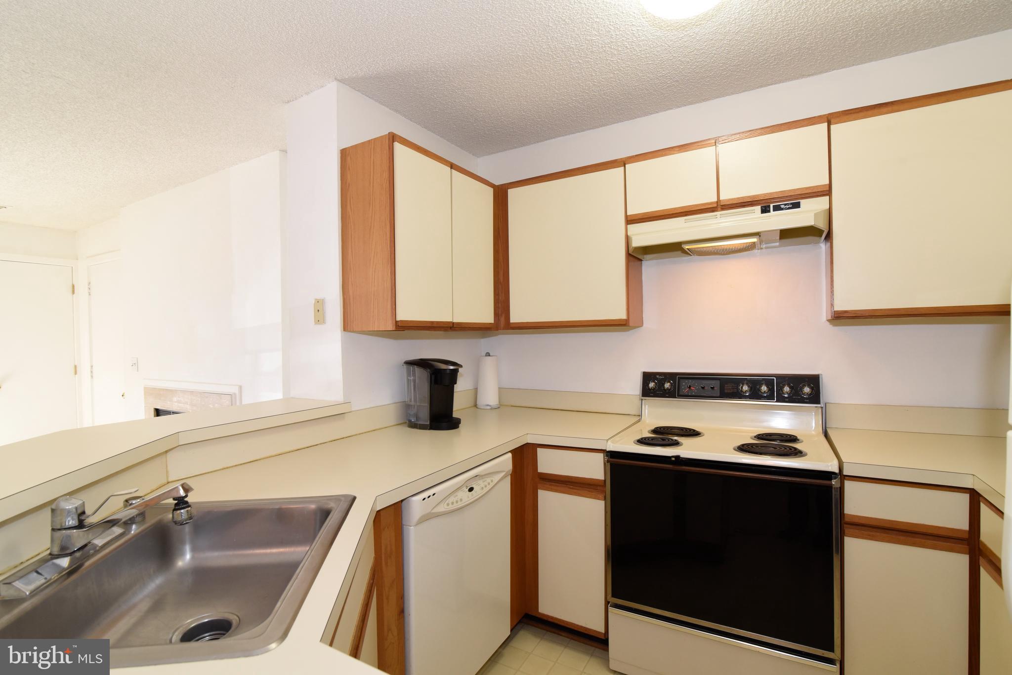 11705 Summerchase Circle, Unit 1705A Reston, VA 20194 - Photo 11 of 36 Kitchen
