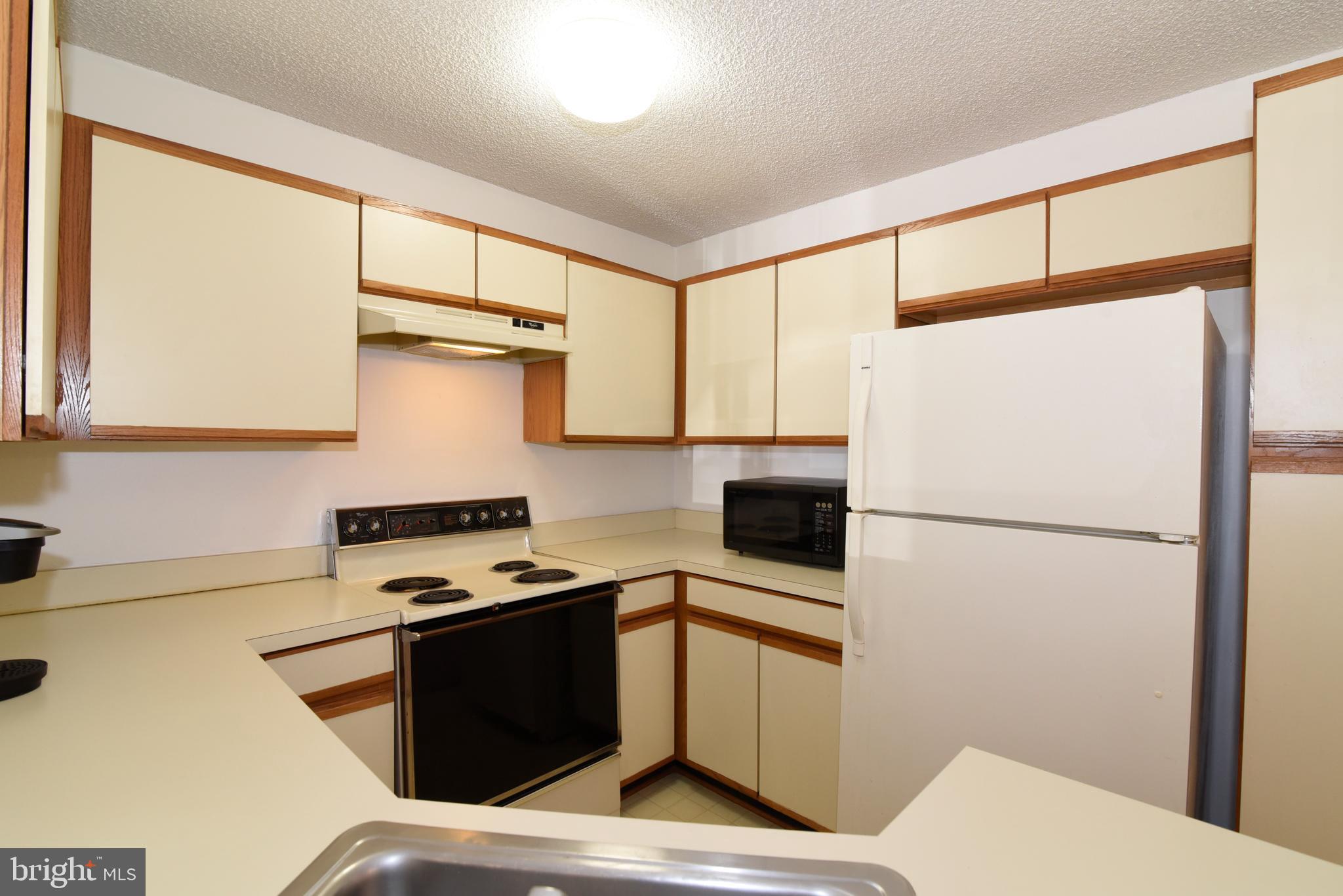 11705 Summerchase Circle, Unit 1705A Reston, VA 20194 - Photo 12 of 36 Kitchen