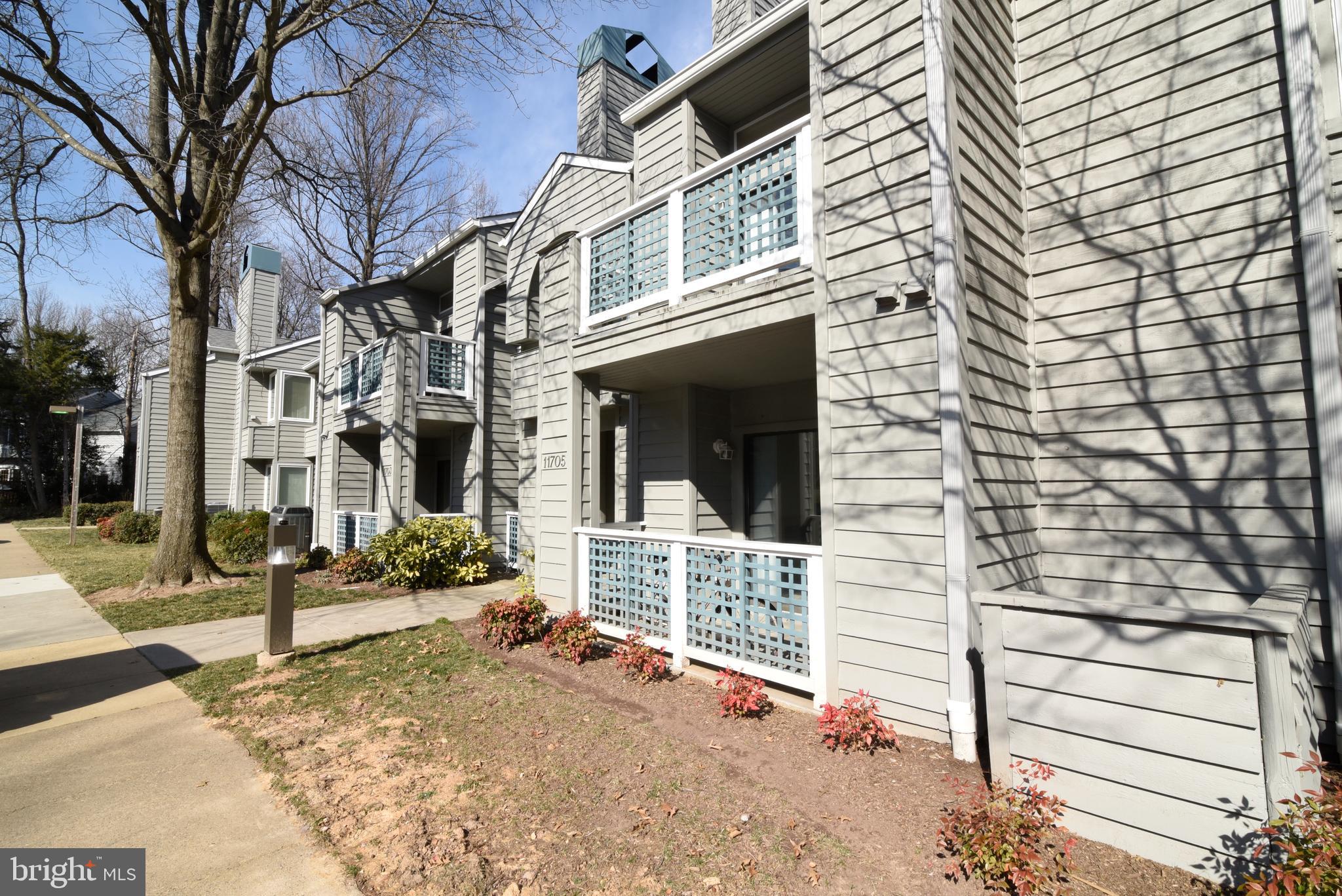 11705 Summerchase Circle, Unit 1705A Reston, VA 20194 - Photo 24 of 36 Side view