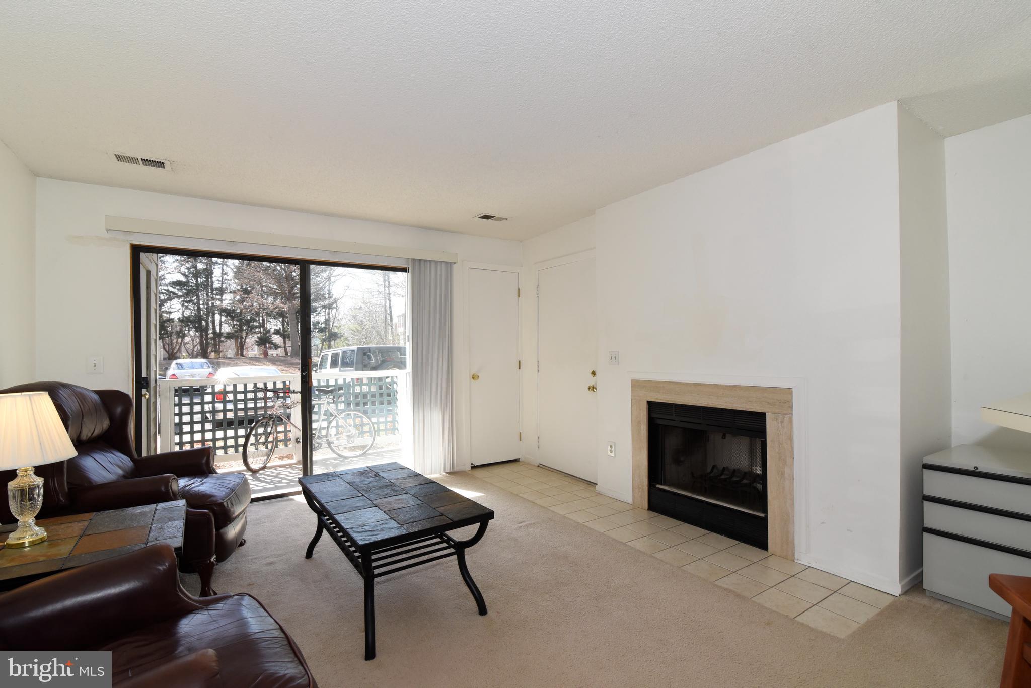 11705 Summerchase Circle, Unit 1705A Reston, VA 20194 - Photo 5 of 36 Living room
