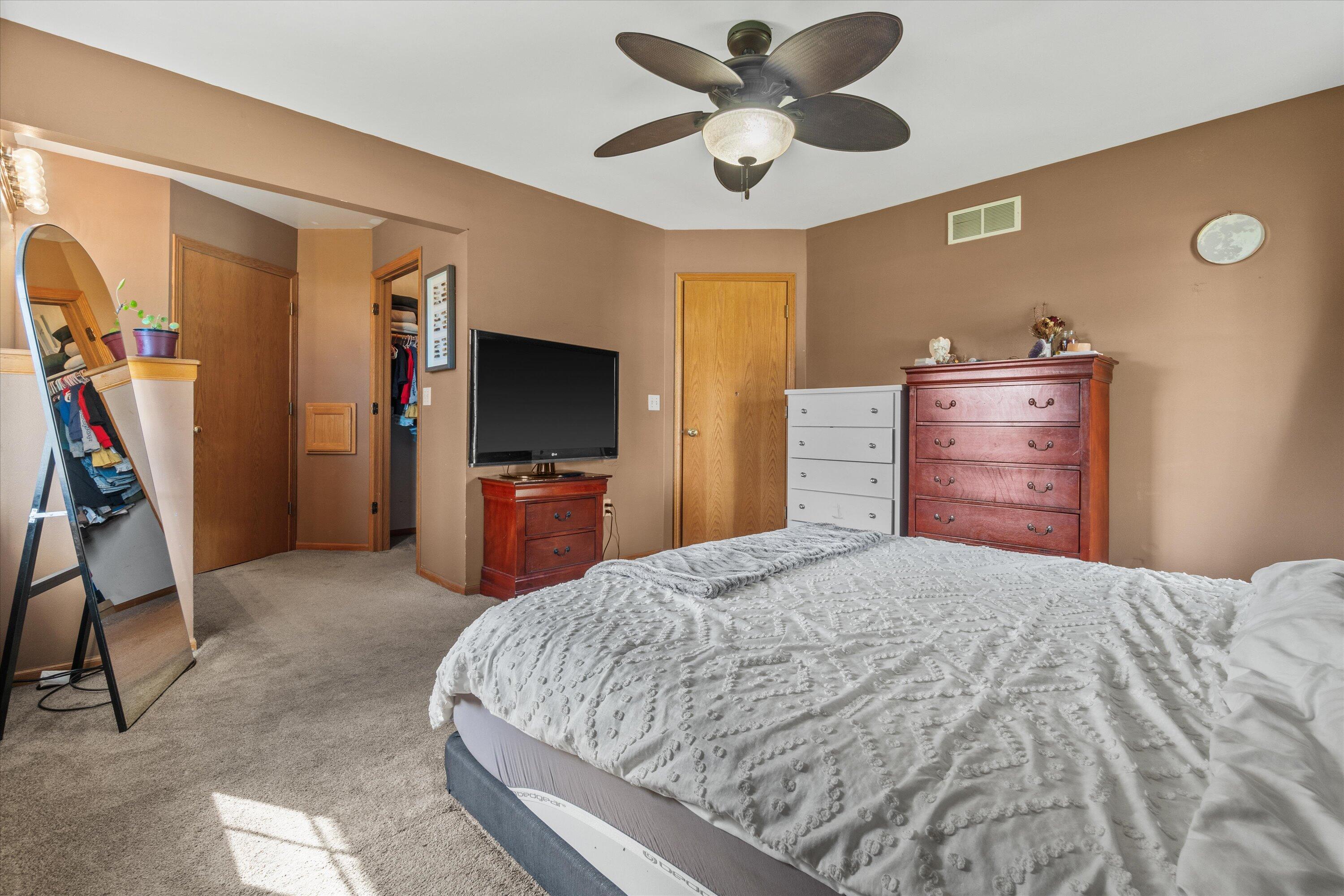 10150 South Windsor Drive Oak Creek, WI 53154 - Photo 16 of 41 29-DSC00899