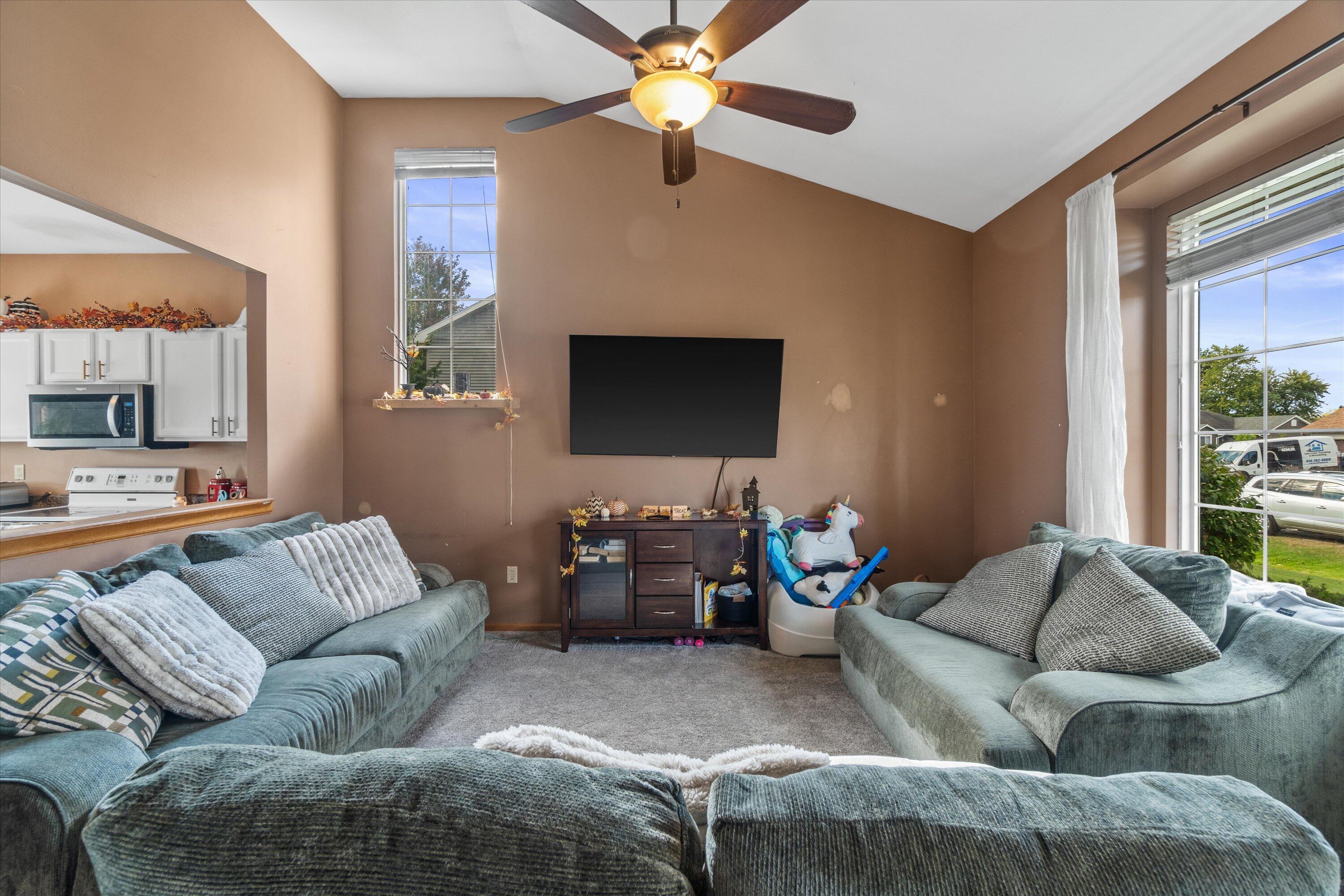 10150 South Windsor Drive Oak Creek, WI 53154 - Photo 2 of 41 12-DSC00724