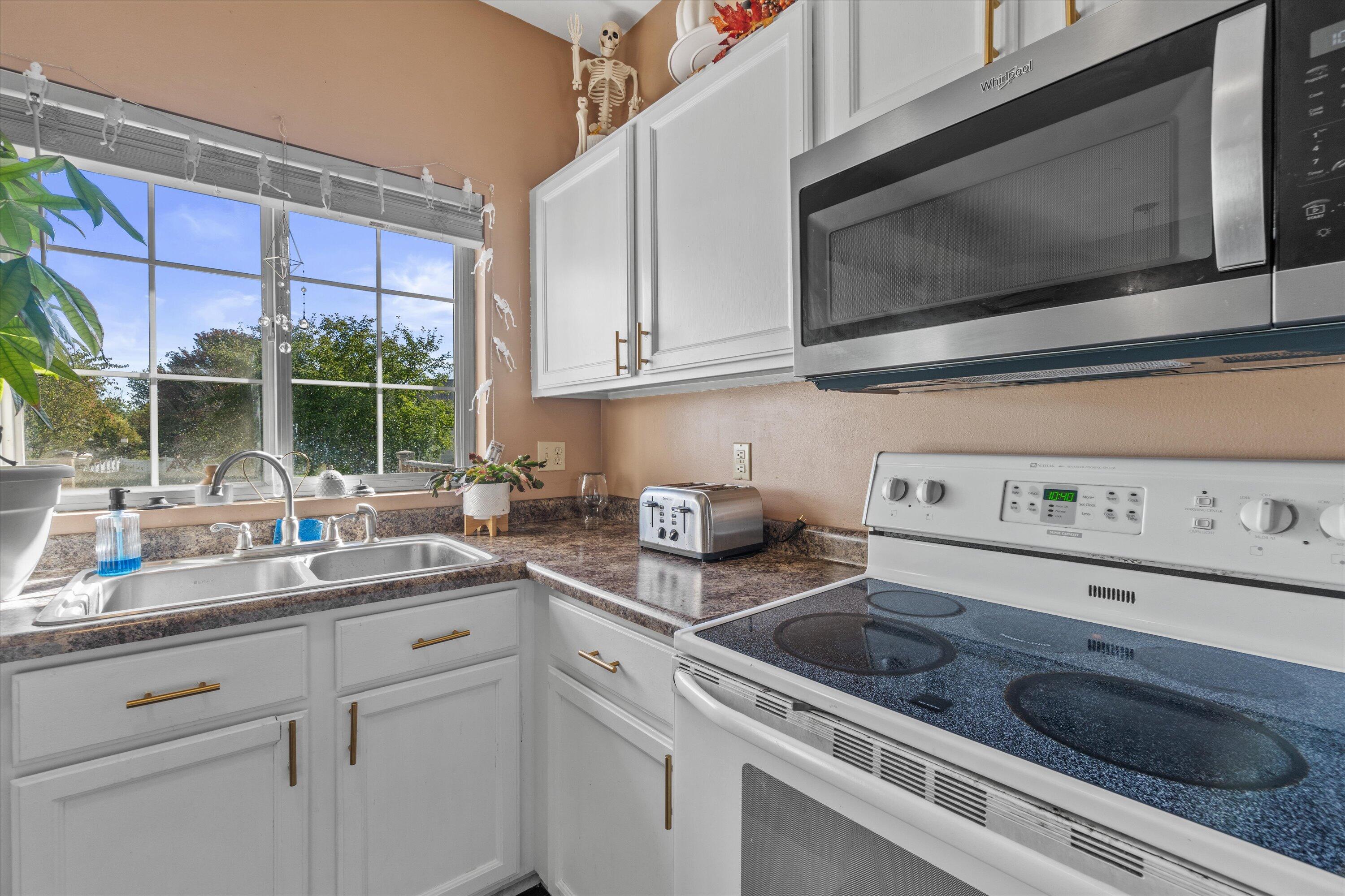 10150 South Windsor Drive Oak Creek, WI 53154 - Photo 7 of 41 20-DSC00803