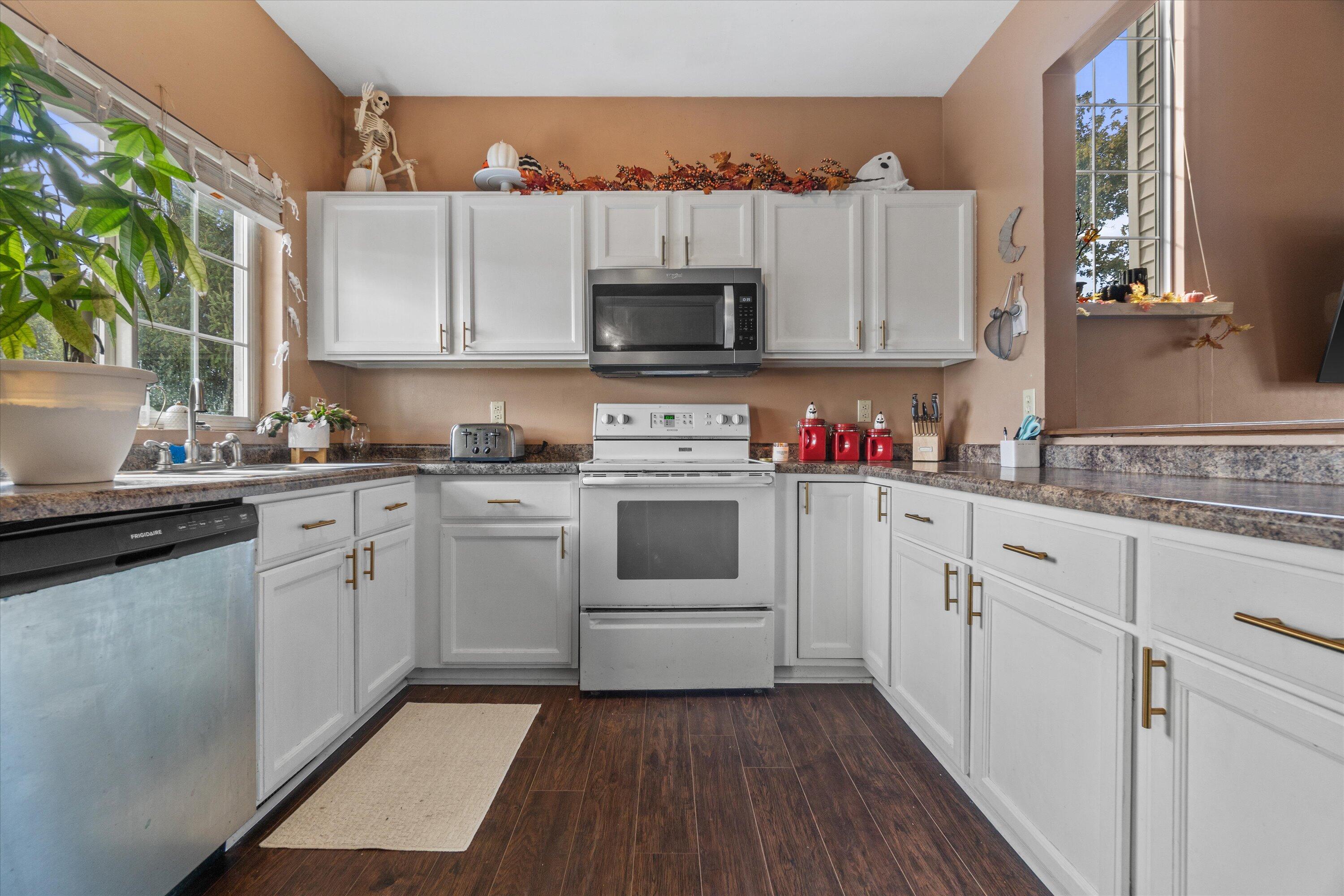 10150 South Windsor Drive Oak Creek, WI 53154 - Photo 8 of 41 19-DSC00797