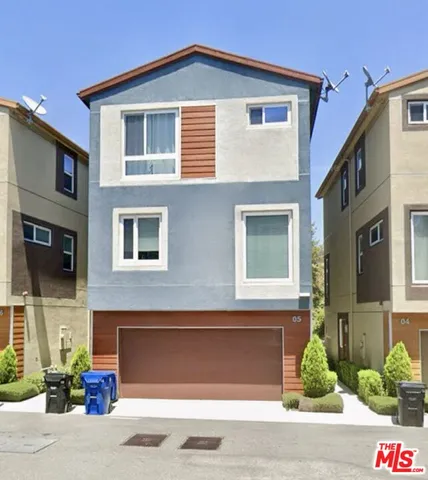 a view of a house with a yard and plants