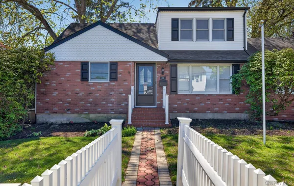 $749,000 | 436 15th Street, West Babylon, NY 11704