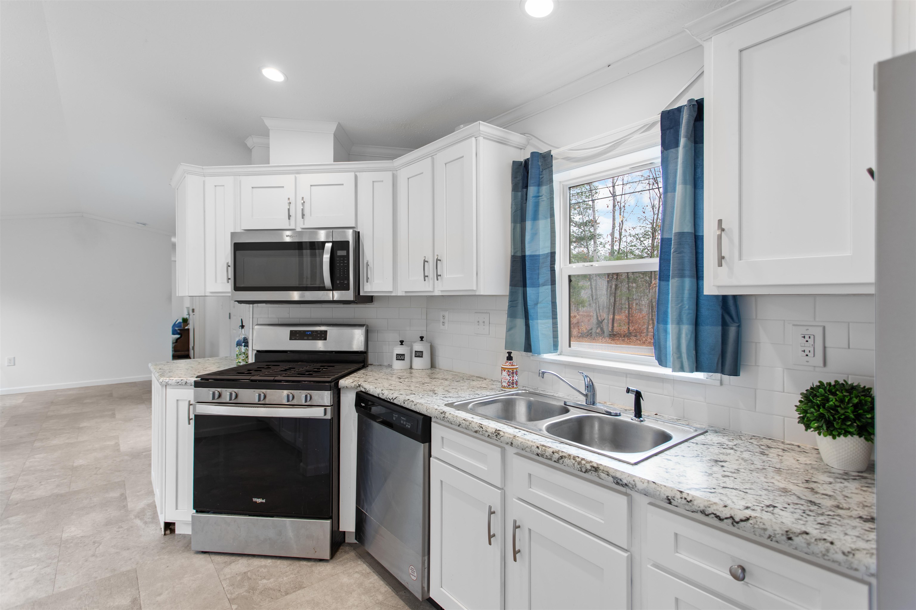 52 Little Falls Bridge Road Rochester, NH 03867 - Photo 3 of 17