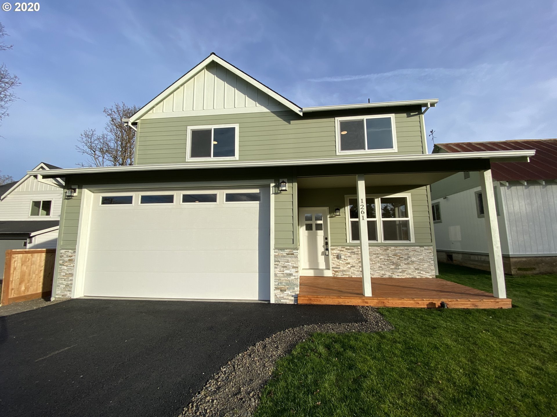 1261 Franks Road White Salmon, WA 98672 - Photo 1 of 32 Gallery Image 1
