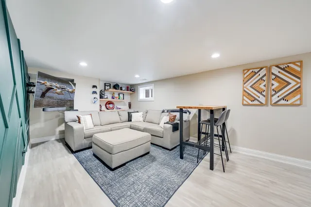 $499,000 | 1107 East Prairie Avenue, Des Plaines, IL 60016