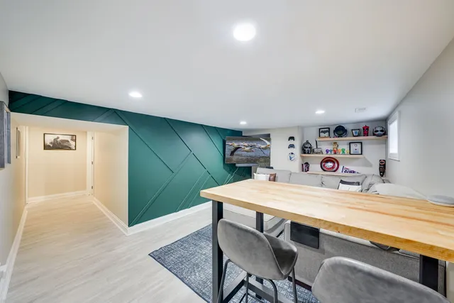 $499,000 | 1107 East Prairie Avenue, Des Plaines, IL 60016