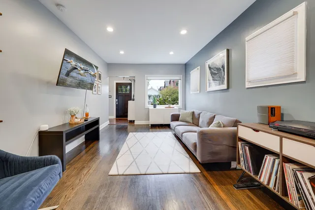 $499,000 | 1107 East Prairie Avenue, Des Plaines, IL 60016