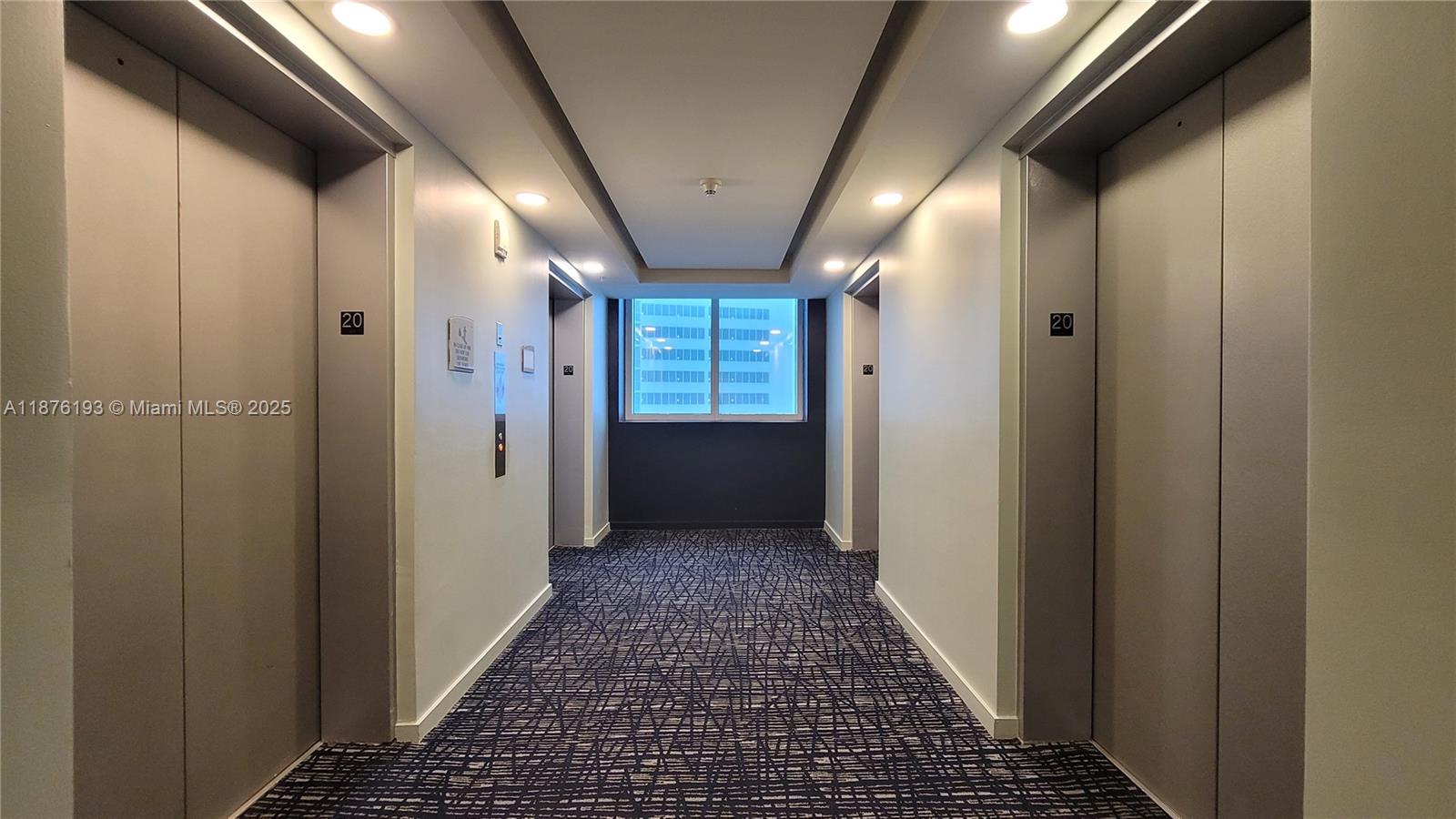 1900 North Bayshore Drive, Unit 2009 Miami, FL 33132 - Photo 18 of 26 a view of hallway with a hallway