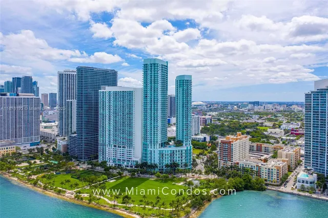 $3,200 | 1900 North Bayshore Drive, Unit 2009, Miami, FL 33132