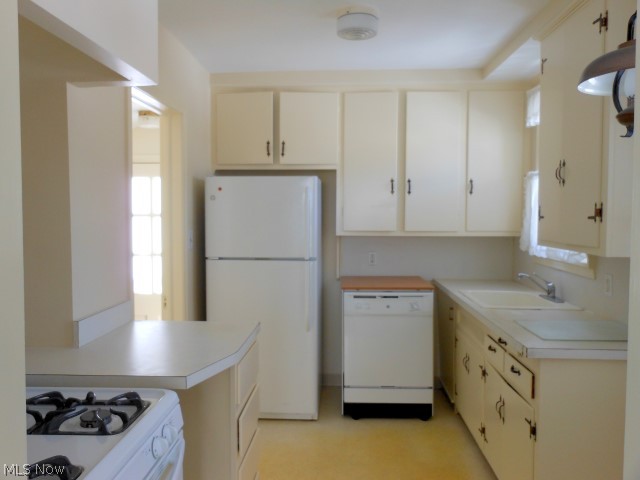1118 Piermont Road Cleveland, OH 44121 - Photo 2 of 20