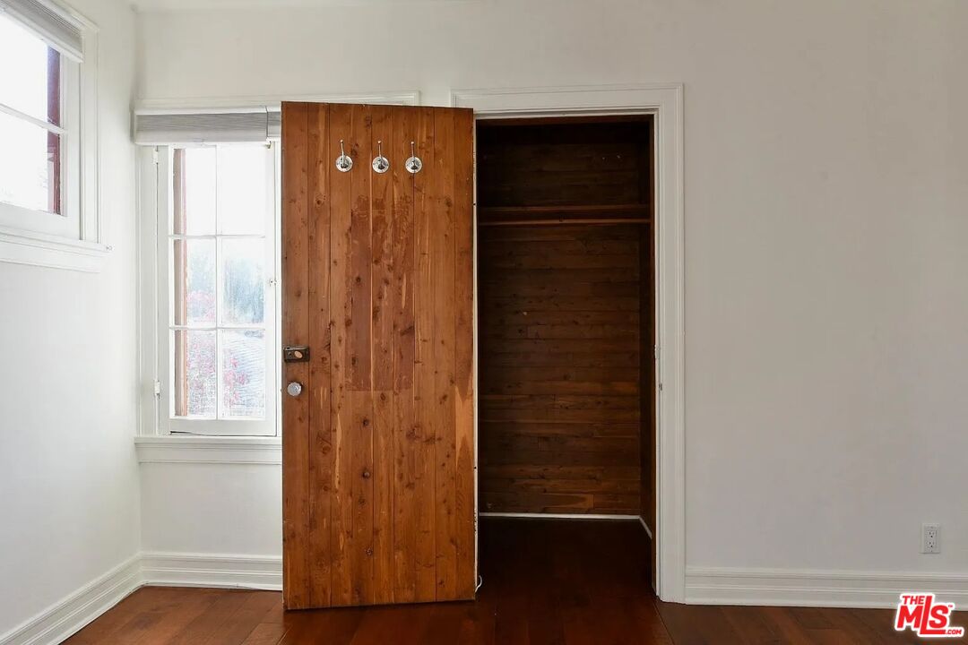 6776 Milner Road Los Angeles, CA 90068 - Photo 12 of 17 Gallery Image 12