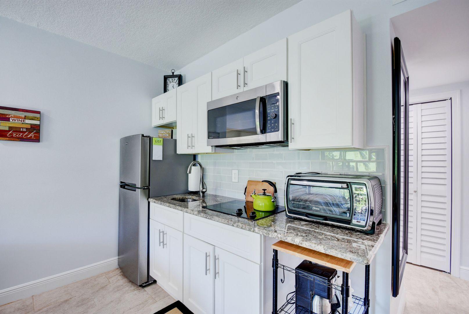 13334 Polo Club Road, Unit 247 Wellington, FL 33414 - Photo 4 of 15 Efficiency Kitchen