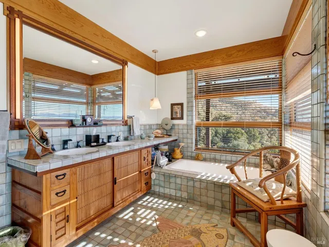 $2,500,000 | 17350 Deer Meadows Road, Boonville, CA 95415