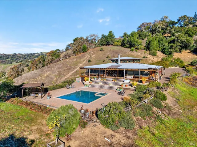 $2,500,000 | 17350 Deer Meadows Road, Boonville, CA 95415