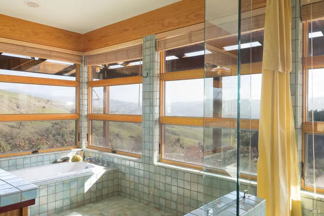 $2,500,000 | 17350 Deer Meadows Road, Boonville, CA 95415