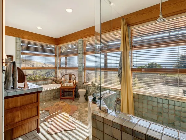 $2,500,000 | 17350 Deer Meadows Road, Boonville, CA 95415