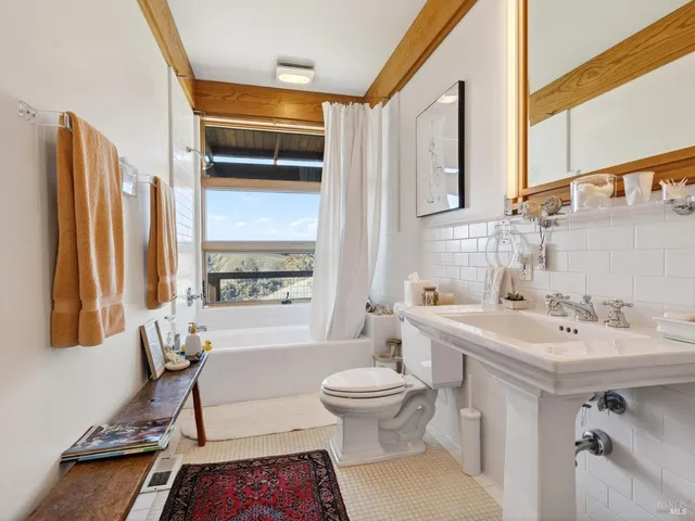 $2,500,000 | 17350 Deer Meadows Road, Boonville, CA 95415