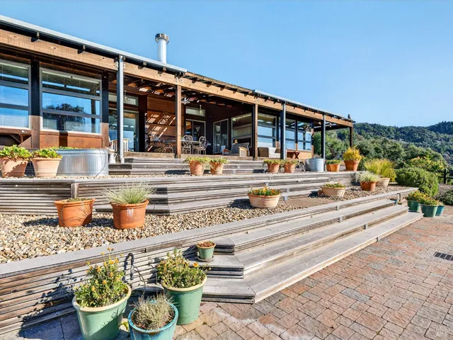 $2,500,000 | 17350 Deer Meadows Road, Boonville, CA 95415