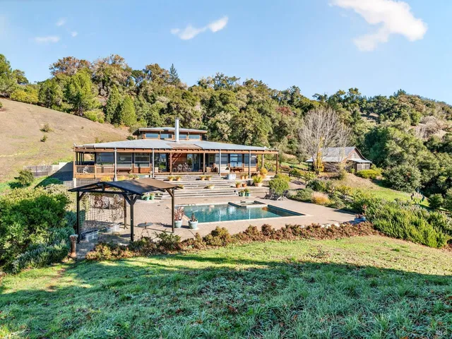 $2,500,000 | 17350 Deer Meadows Road, Boonville, CA 95415