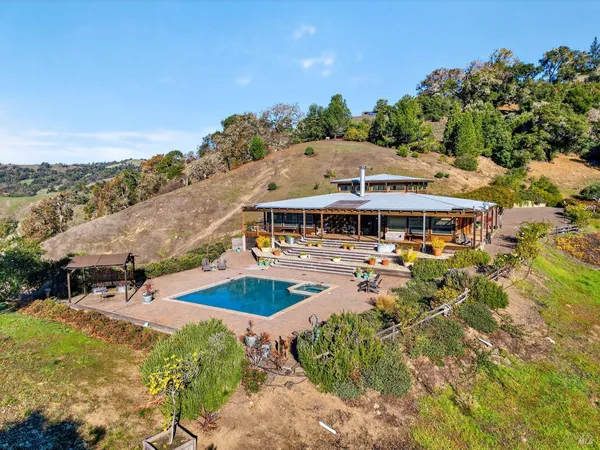 $2,500,000 | 17350 Deer Meadows Road, Boonville, CA 95415