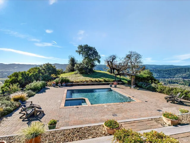 $2,500,000 | 17350 Deer Meadows Road, Boonville, CA 95415