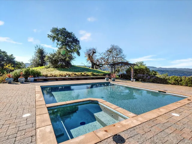 $2,500,000 | 17350 Deer Meadows Road, Boonville, CA 95415