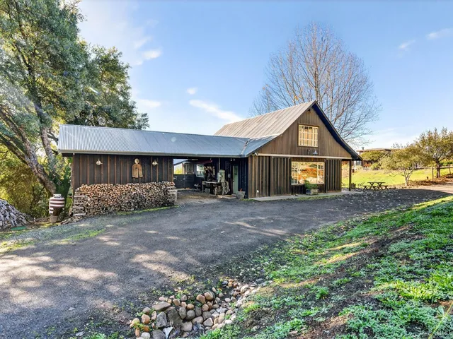 $2,500,000 | 17350 Deer Meadows Road, Boonville, CA 95415