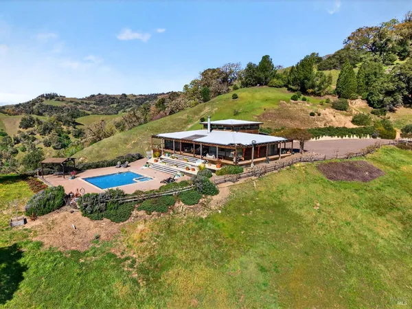 $2,500,000 | 17350 Deer Meadows Road, Boonville, CA 95415