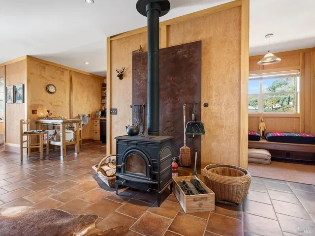 $2,500,000 | 17350 Deer Meadows Road, Boonville, CA 95415