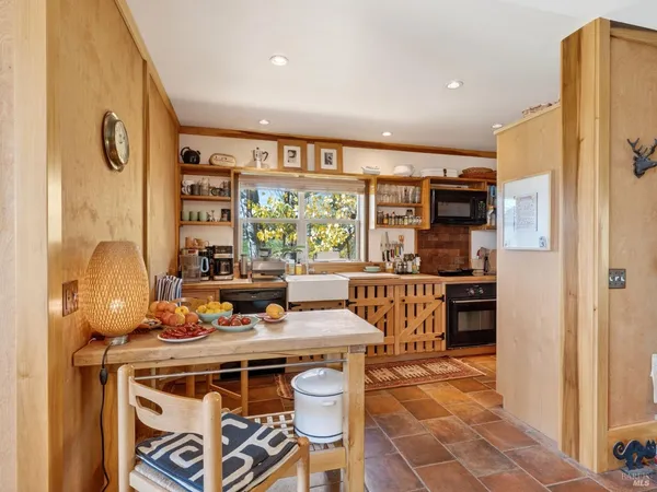 $2,500,000 | 17350 Deer Meadows Road, Boonville, CA 95415