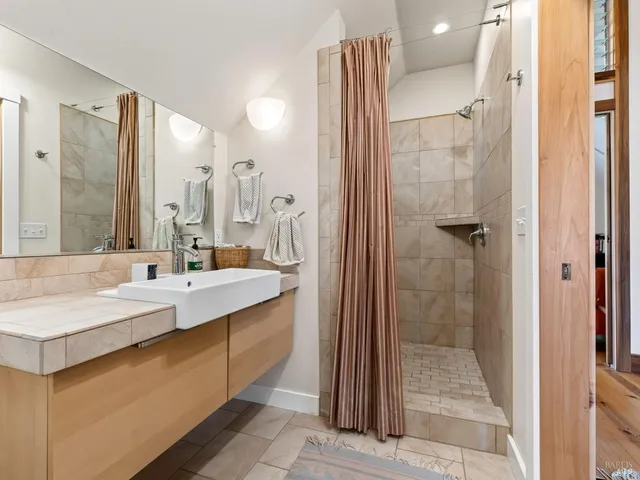 $2,500,000 | 17350 Deer Meadows Road, Boonville, CA 95415