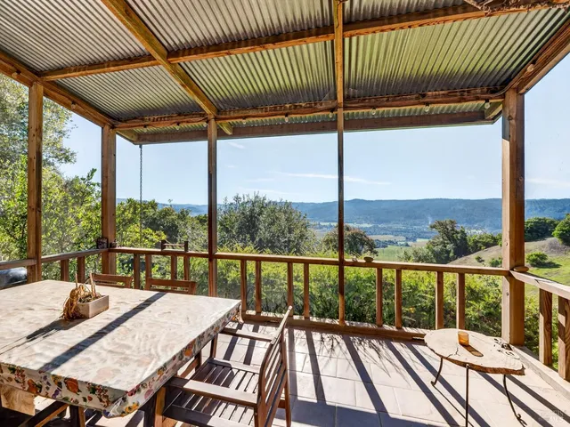 $2,500,000 | 17350 Deer Meadows Road, Boonville, CA 95415