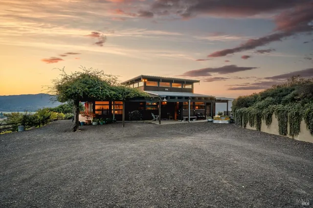 $2,500,000 | 17350 Deer Meadows Road, Boonville, CA 95415