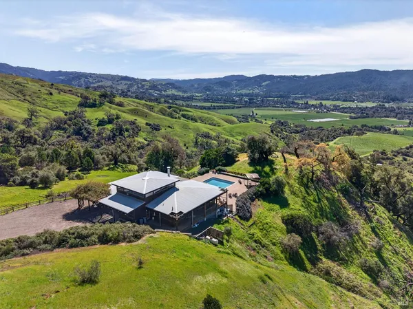$2,500,000 | 17350 Deer Meadows Road, Boonville, CA 95415