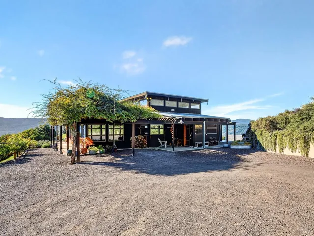 $2,500,000 | 17350 Deer Meadows Road, Boonville, CA 95415